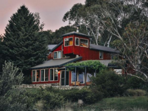 Edzell - 5BR Luxury Home l Amazing Lake Views l Games Room l Tennis Court l WiFi, Jindabyne